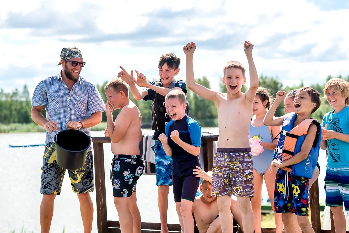 Дети и кураторы — общее фото